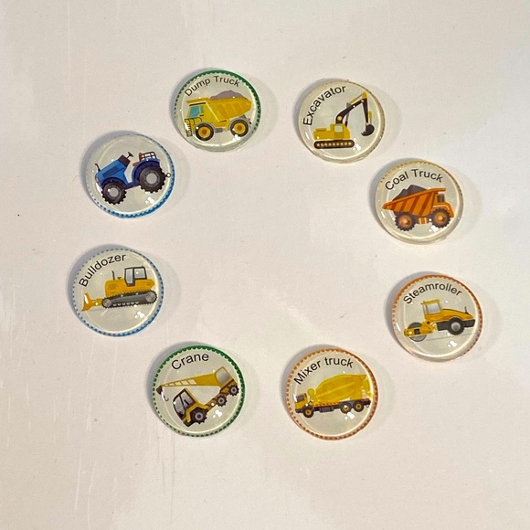 Set/8 𝑯𝒂𝒏𝒅𝒎𝒂𝒅𝒆 Magnets Construction Vehicles Cabochons Gift - Picture 3 of 9